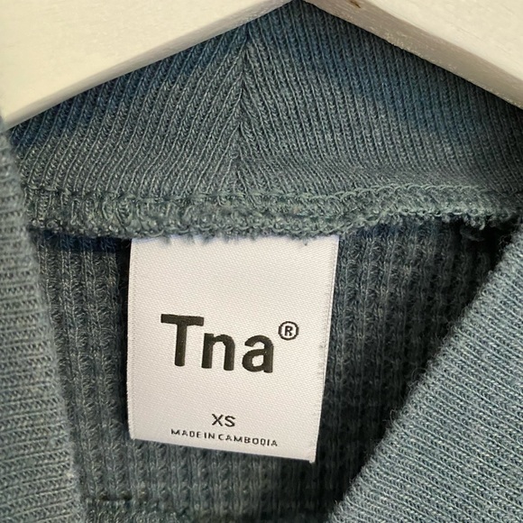 Aritzia mock-neck long sleeve - Picture 3 of 3